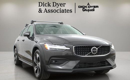 2023 Volvo V60CC Plus