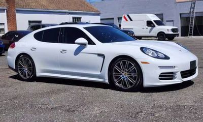 2016 Porsche Panamera Base 4
