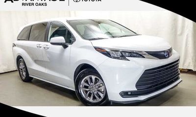 2025 Toyota Sienna LE
