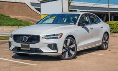 2023 Volvo S60 Plus Black Edition