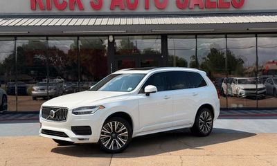 2020 Volvo XC90 Momentum