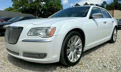 2012 Chrysler 300 300C Luxury