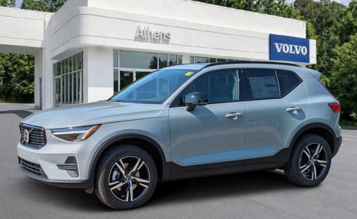 2026 Volvo XC40 Core