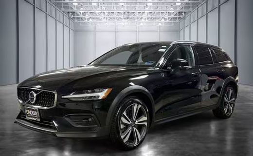 2025 Volvo V60CC Plus