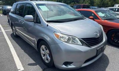 2013 Toyota Sienna LE