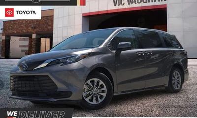 2024 Toyota Sienna LE