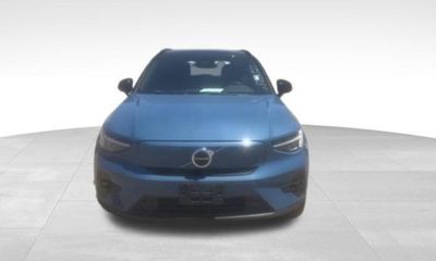 2023 Volvo XC40 Plus Dark