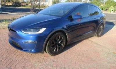 2023 Tesla Model X Standard Range