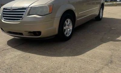 2009 Chrysler Town AND Country Touring Signature