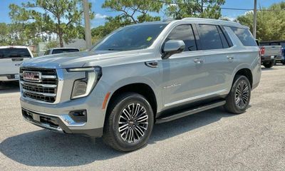 2025 GMC Yukon Elevation