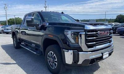 2024 GMC Sierra HD SLT