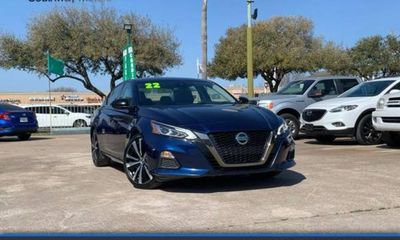 2022 Nissan Altima SR