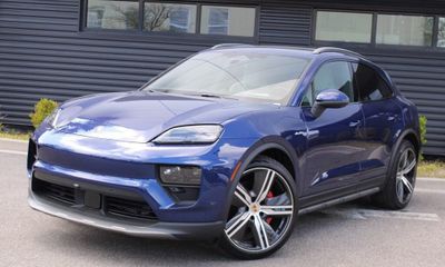 2025 Porsche Macan 4S Electric