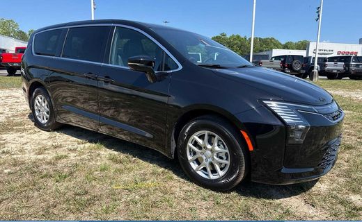 2027 Chrysler Pacifica Select