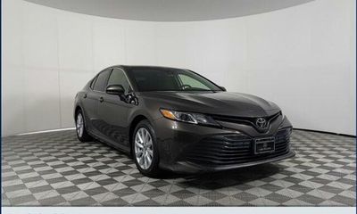 2018 Toyota Camry LE SE XLE