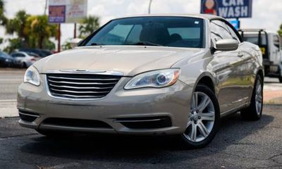 2013 Chrysler 200