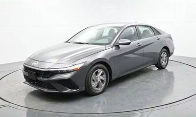 2025 Hyundai Elantra SE