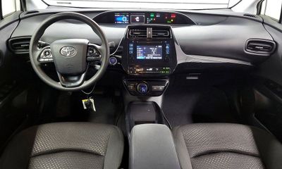 2019 Toyota Prius L LE XLE