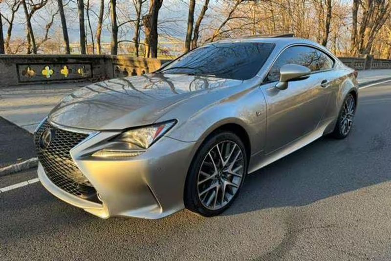 2017 Lexus RC — a typically priced live listing
