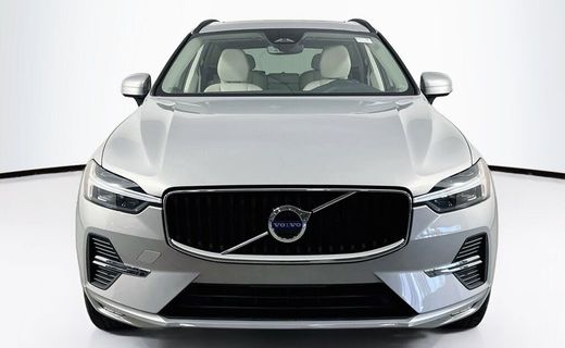 2022 Volvo XC60 Momentum