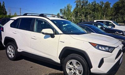 2021 Toyota RAV4 LE HV