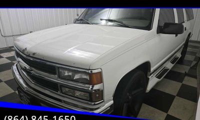 1999 Chevrolet Suburban LT