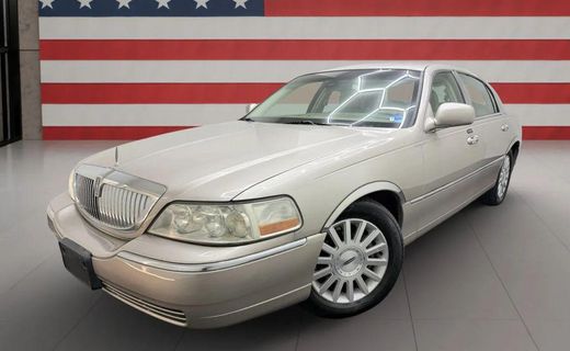 2003 Lincoln Town CAR Signature