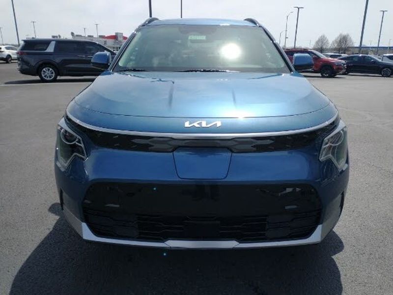 2023 Kia Niro — a typically priced live listing