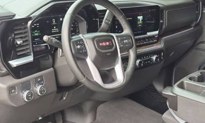 2023 GMC Sierra Elevation