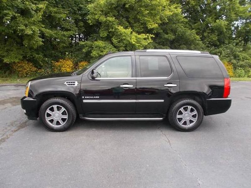 2008 Cadillac Escalade — a typically priced live listing