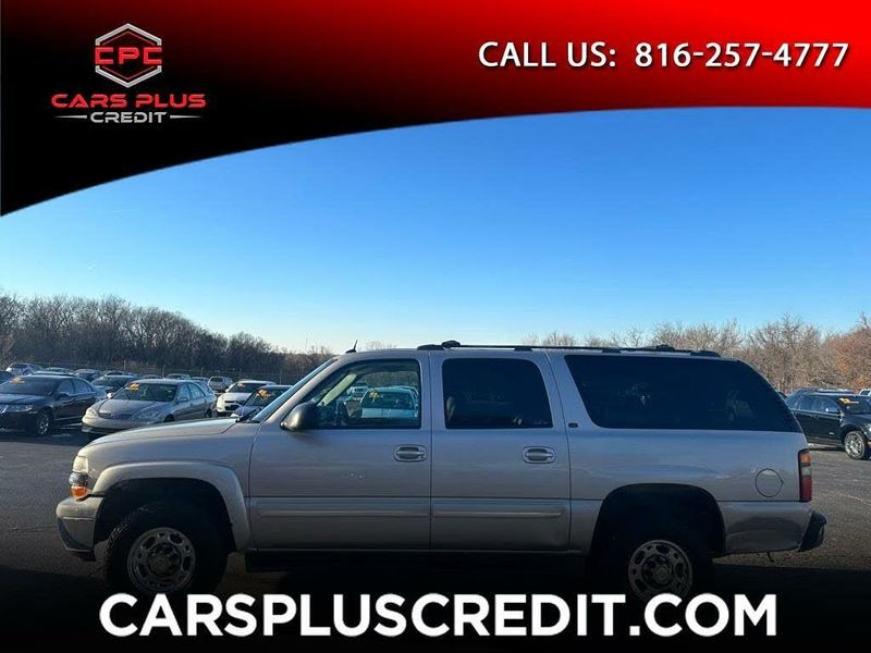 2005 Chevrolet Suburban — a typically priced live listing