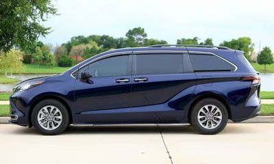2023 Toyota Sienna XLE