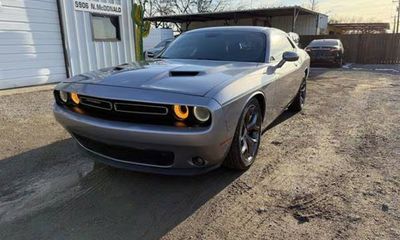 2015 Dodge Challenger SXT Plus