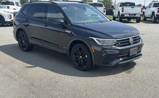 2022 Volkswagen Tiguan SE Black
