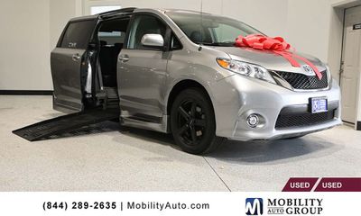 2013 Toyota Sienna SE 8 Passenger