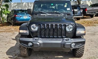 2022 Jeep Gladiator Sport