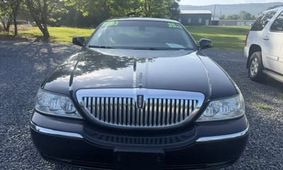 2003 Lincoln Town CAR Cartier
