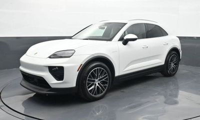 2026 Porsche Macan 4