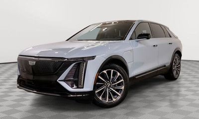 2025 Cadillac Lyriq Sport 2