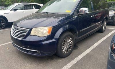2015 Chrysler Town AND Country