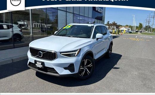 2025 Volvo XC40 Core