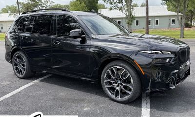 2027 BMW X7 M60I