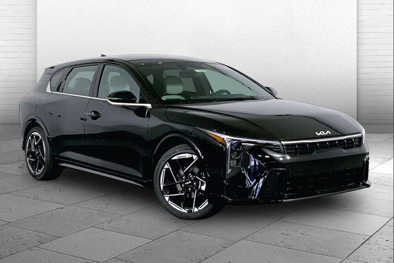 2026 Kia K4 Hatchback — a typically priced live listing