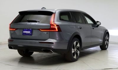 2020 Volvo V60CC Momentum