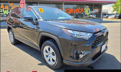 2023 Toyota RAV4 LE