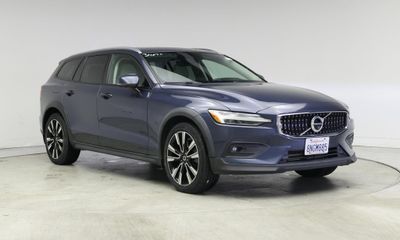 2020 Volvo V60CC Momentum