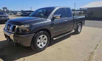 2004 Nissan Titan LE