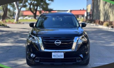 2022 Nissan Pathfinder SV