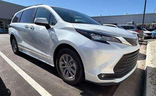 2025 Toyota Sienna XLE