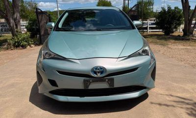 2016 Toyota Prius ONE TWO